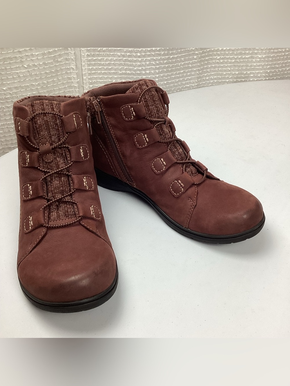 Clarks Carleigh Jade Burgundy Leather Ankle Boots Sweater Cuff Size 11 EUC
